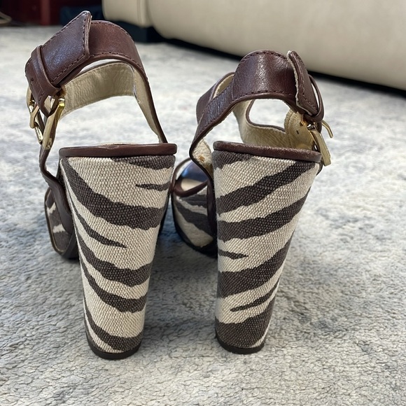 Michael Kors Ivana Platform Zebra Stripe Sandals Brown Leather Sz 5.5 - Picture 6 of 16